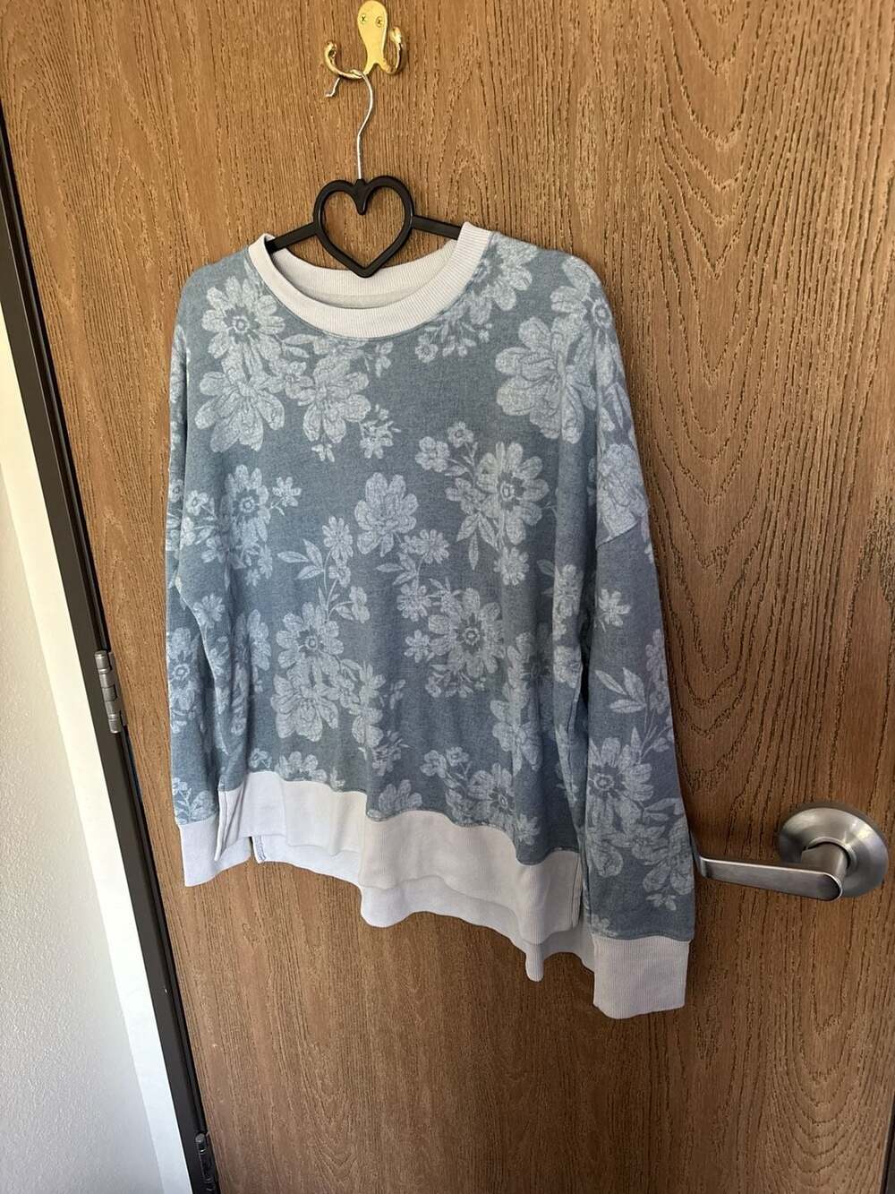 Time and Tru Women's Floral Print Split Hem Sweatshirt, Size L (12-14)